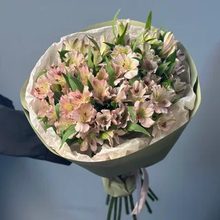 Букет из 11 розовых альстромерий