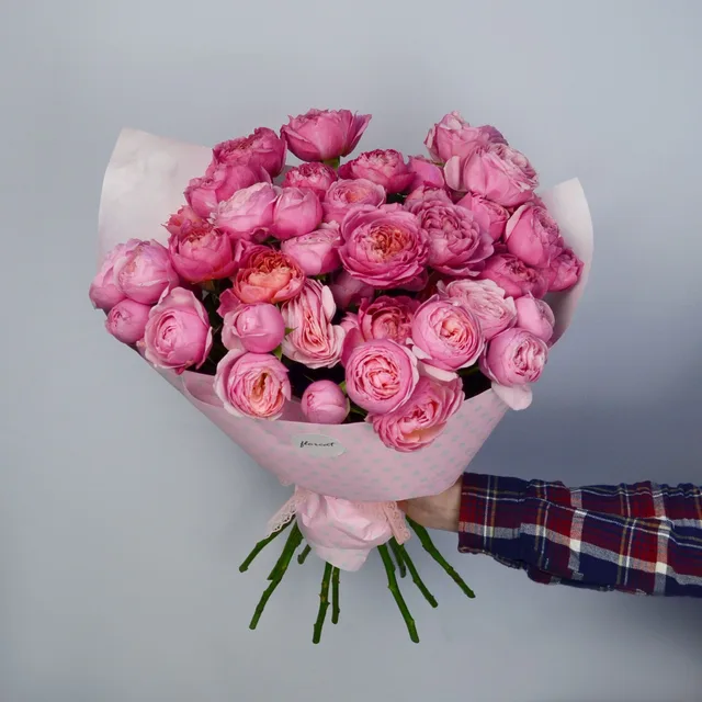 Букет из 15 кустовых пионовидных роз Juliet Cerise