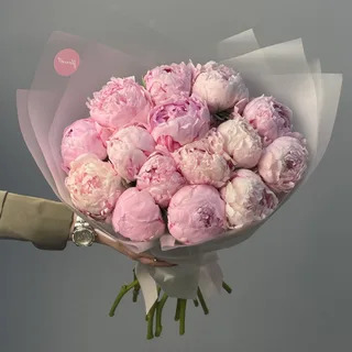Букет из 15 розовых пионов