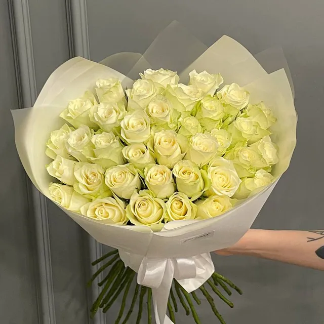 Букет из 35 белых роз 50 см (Кения)