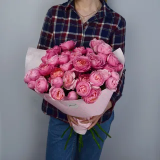Букет из 15 кустовых пионовидных роз Juliet Cerise
