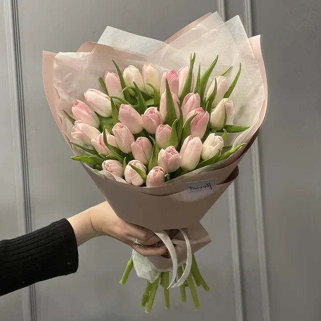 Букет из 25 розовых тюльпанов