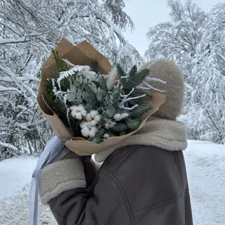 Зимний букет с хвоей и хлопком