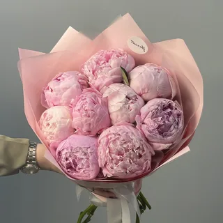 Букет из 9 розовых пионов