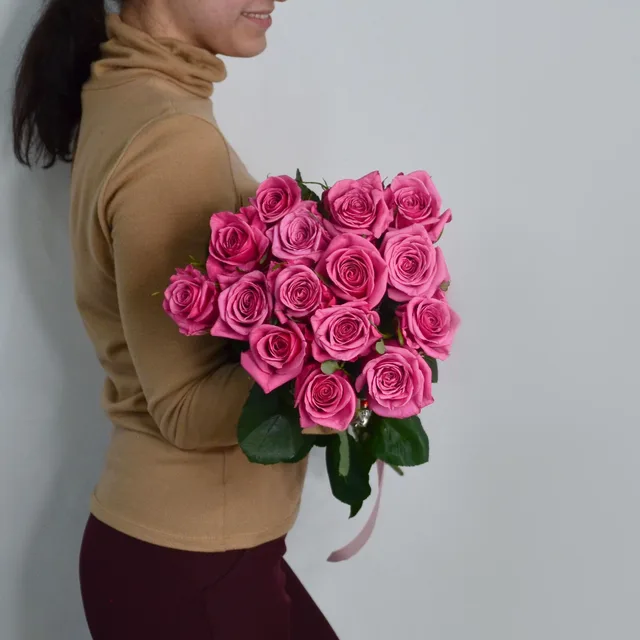 Букет из 15 ярко-розовых роз 60см (Россия)