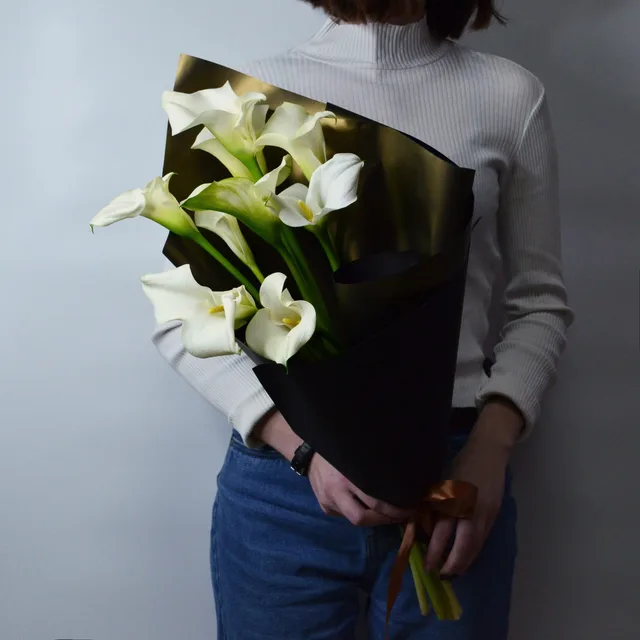 Букет из 9 белых калл