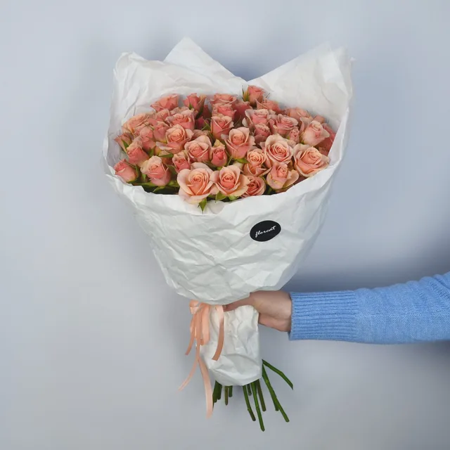Букет из 15 кустовых роз Ilse