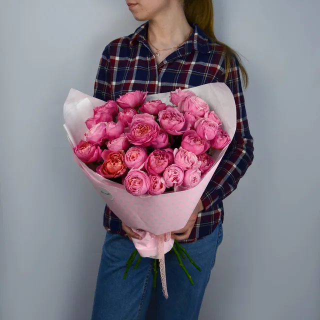 Букет из 11 кустовых пионовидных роз Juliet Cerise