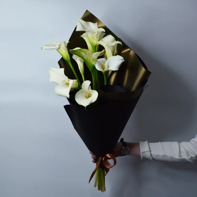 Букет из 9 белых калл
