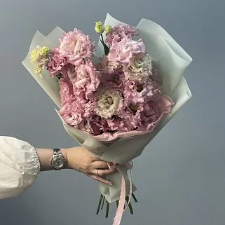 Букет из 9 розовых эустом (лизиантусов)