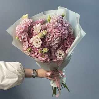 Букет из 15 розовых эустом (лизиантусов)