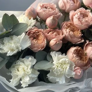 Дуо-букет гвоздик и кустовых роз Juliet S