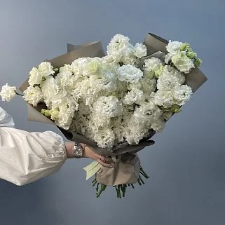 Букет из 21 белой эустомы (лизиантуса)