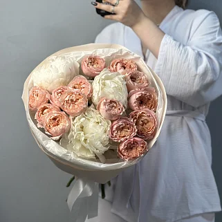 Дуо-букет пионов и кустовых роз Juliet S