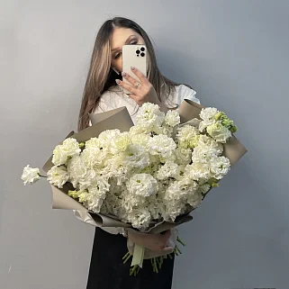Букет из 21 белой эустомы (лизиантуса)