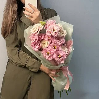 Букет из 7 розовых эустом (лизиантусов)