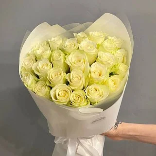 Букет из 25 белых роз 50 см (Кения)