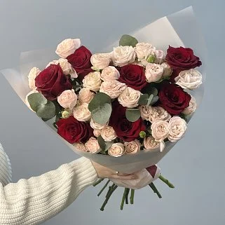Дуо-букет роз Explorer и кустовых Bombastic L