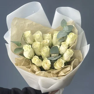 Букет из 15 белых роз 50 см (Кения)