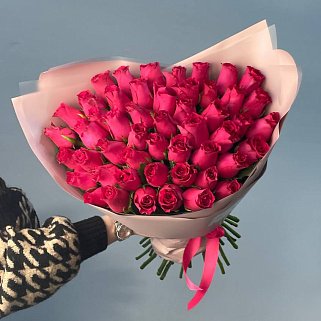 Букет из 51 ярко-розовой розы 50см (Кения)