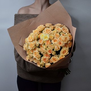 Букет из 25 желтых кустовых роз