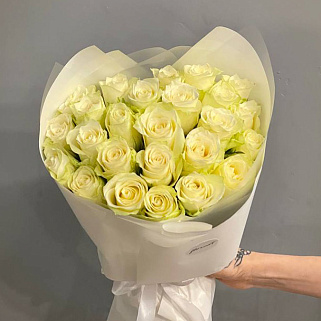 Букет из 25 белых роз 50 см (Кения)