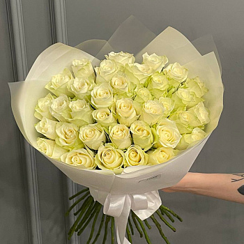 Букет из 35 белых роз 50 см (Кения)